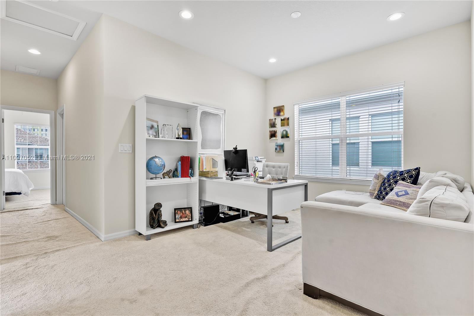 4325 Large Leaf Lane Hollywood, FL 33021 - Photo 34 of 42 a workspace with furniture and window