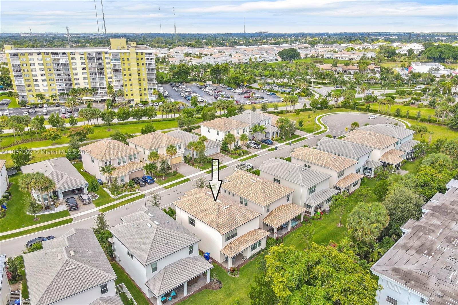 4325 Large Leaf Lane Hollywood, FL 33021 - Photo 5 of 42 a view of a city with an ocean view