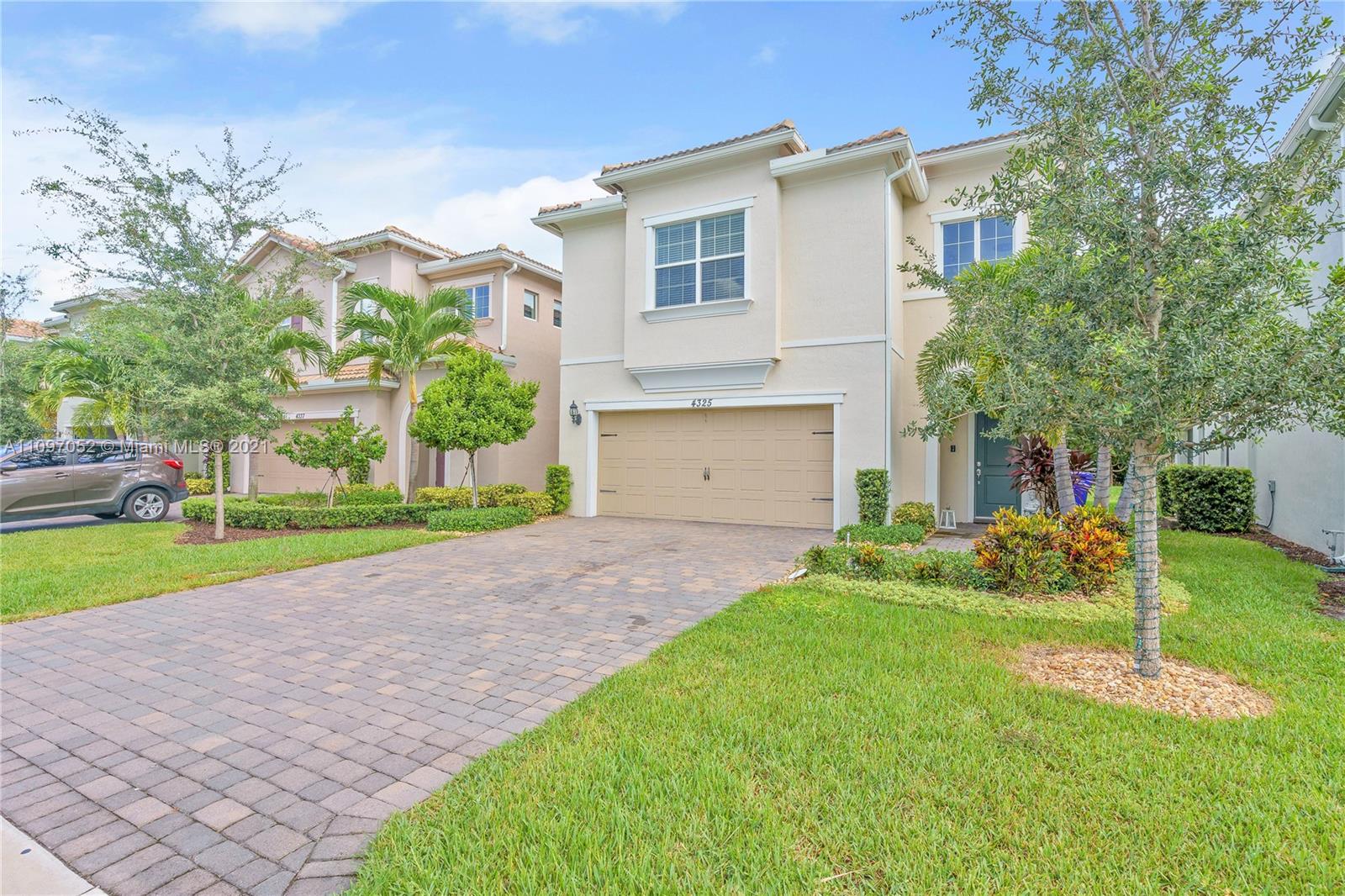 4325 Large Leaf Lane Hollywood, FL 33021 - Photo 10 of 42 a front view of house with yard and green space