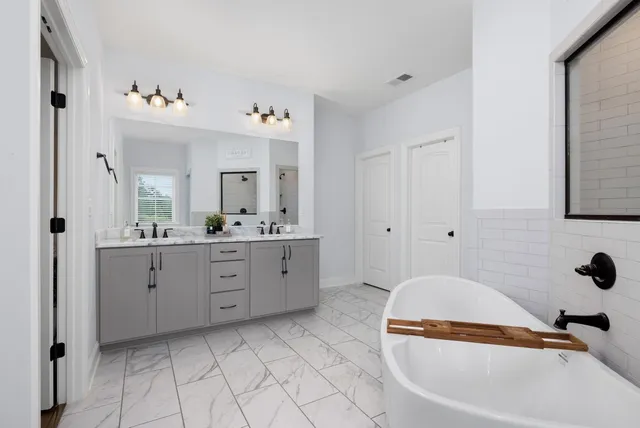 $459,000 | 356 Poplar Lane, Holly Springs, MS 38635