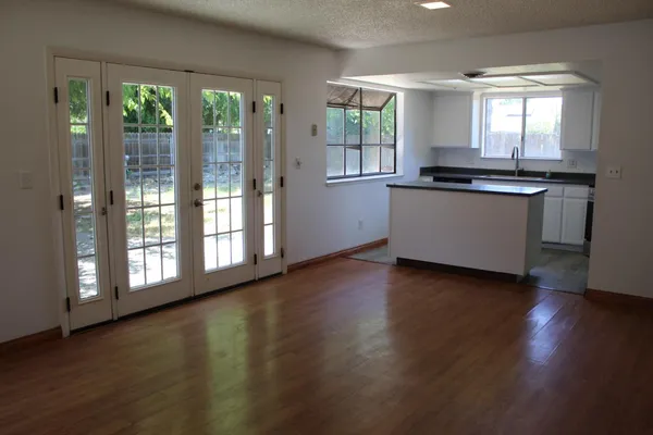 a view of a big room with closet