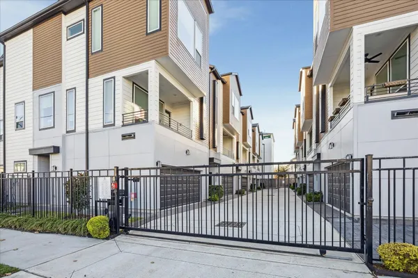 $3,200 | 1603 Patterson Street, Unit E, Houston, TX 77007