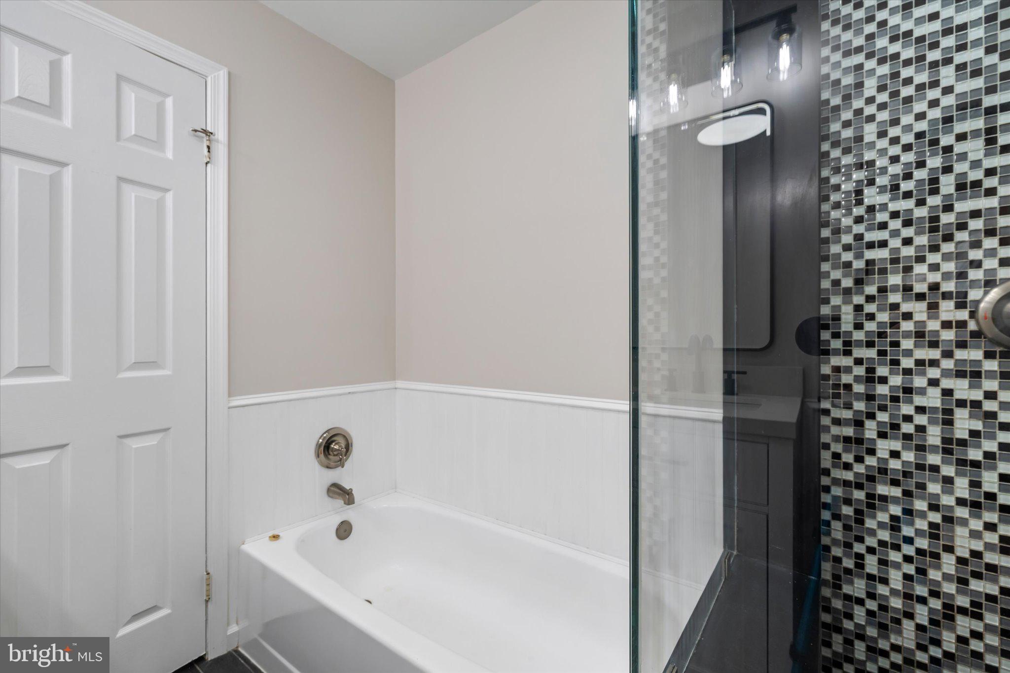 48 Burns Road Stafford, VA 22554 - Photo 38 of 69 Soaking tub. Walls freshly painted