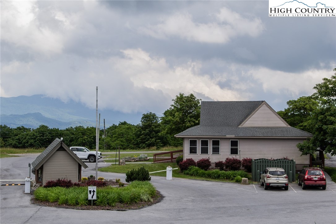 301 Pinnacle Inn Road, Unit 4305 Beech Mountain, NC 28604 - Photo 20 of 49 a front view of a house with garden