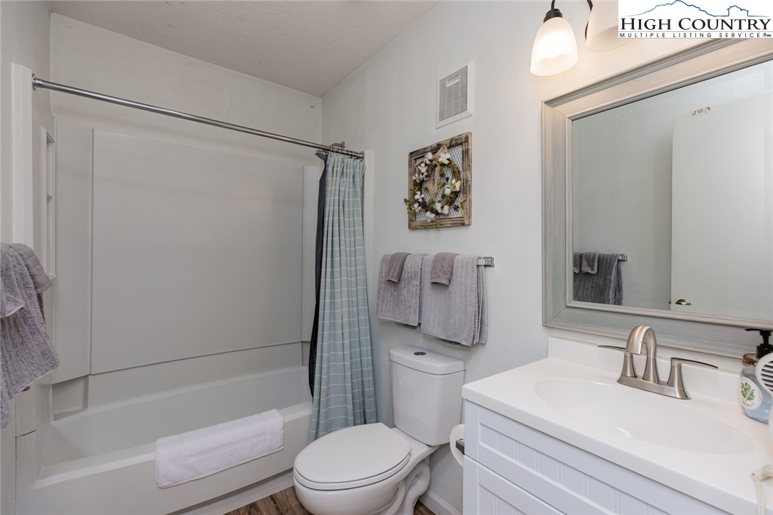 301 Pinnacle Inn Road, Unit 4305 Beech Mountain, NC 28604 - Photo 23 of 49 a bathroom with a sink toilet and shower