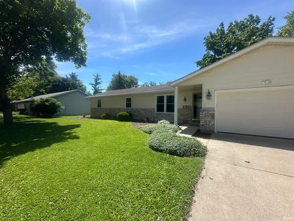 $184,900 | 2301 West Village Drive, Muncie, IN 47304