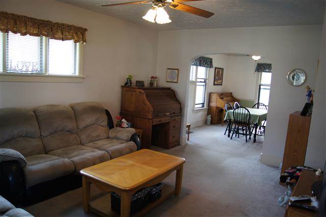 413 40th Street Moline, IL 61265 - Photo 3 of 12 Gallery Image 3