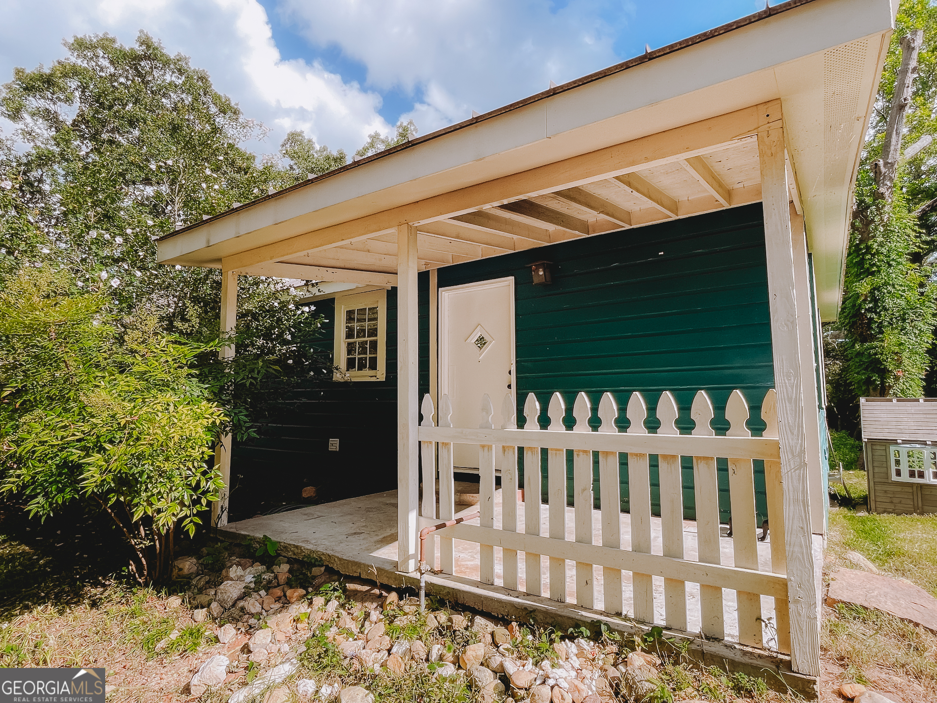 178 Mitchell Street Toccoa, GA 30577 - Photo 13 of 70 a front view of a house having yard