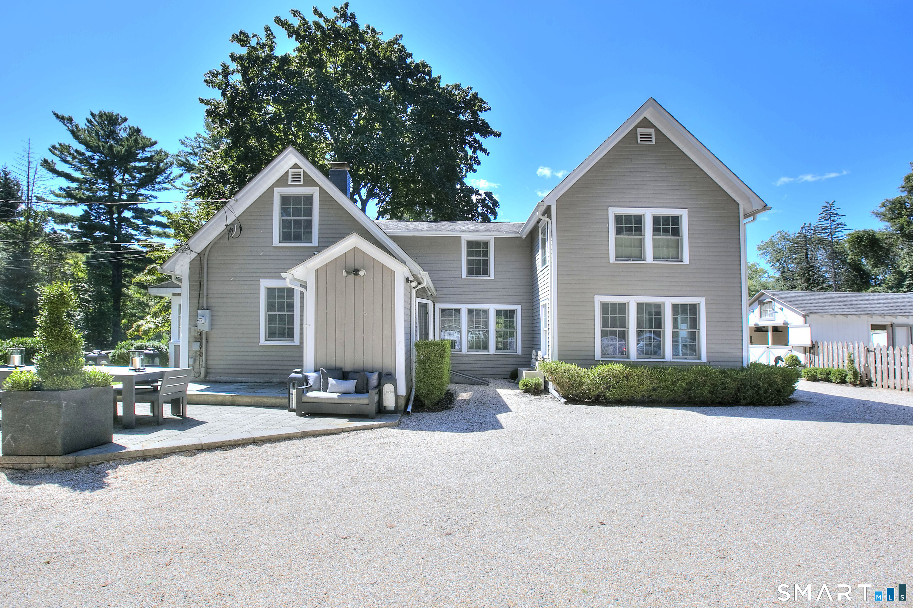 160 Cedar Road Fairfield, CT 06890 - Photo 2 of 39 Gallery Image 2