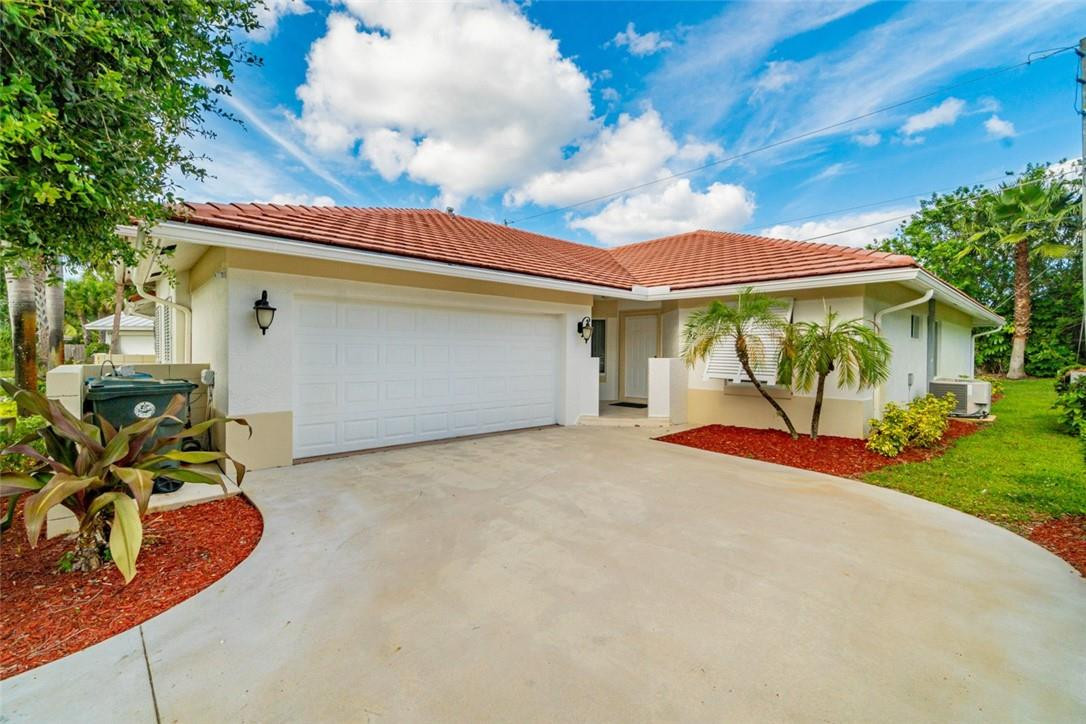 52 Lariat Circle Boca Raton, FL 33487 - Photo 3 of 22 Exterior front