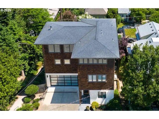 $1,085,000 | 7604 South Hood Avenue, Portland, OR 97219