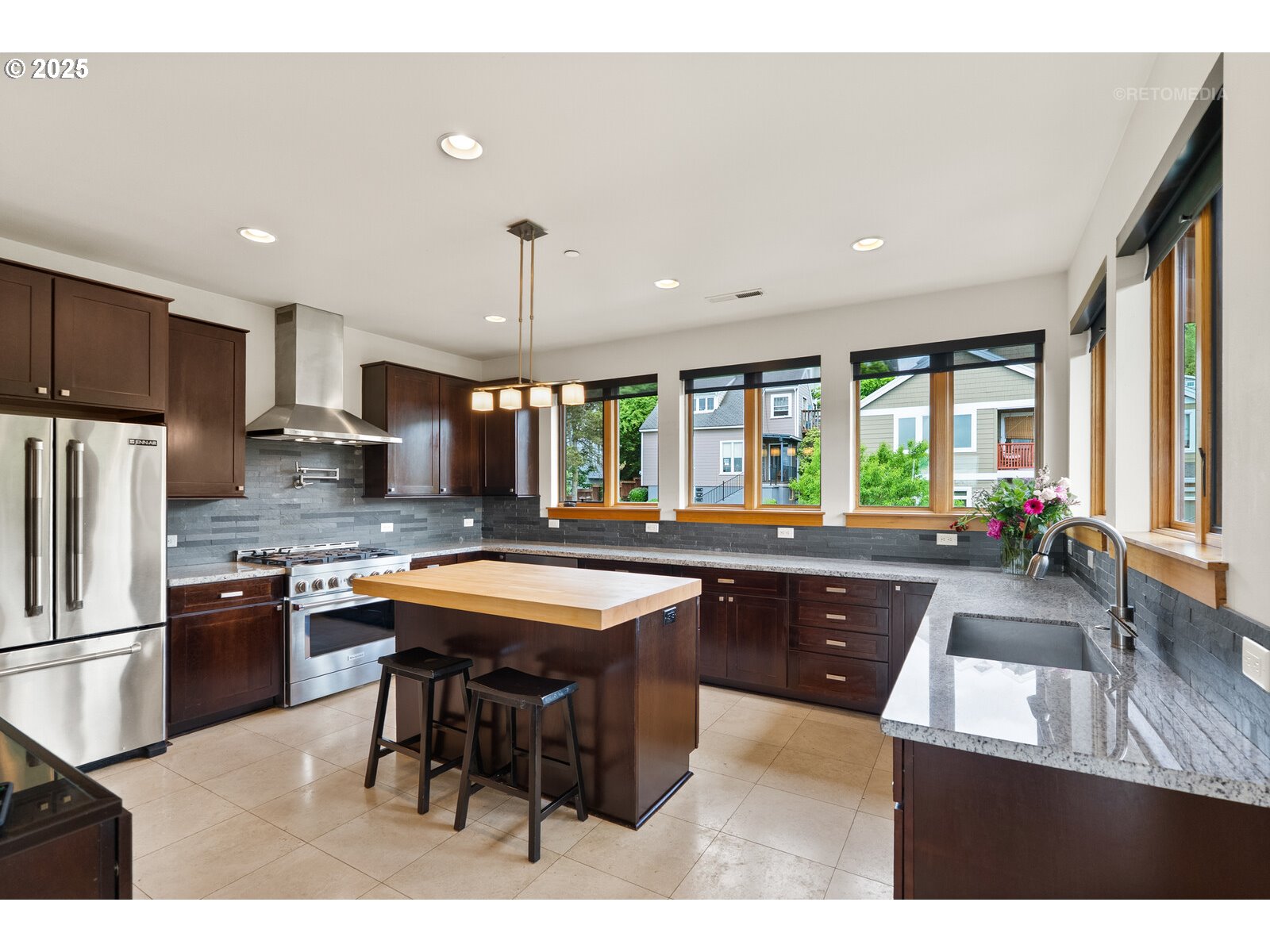 7604 South Hood Avenue Portland, OR 97219 - Photo 11 of 43