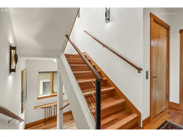 $1,085,000 | 7604 South Hood Avenue, Portland, OR 97219