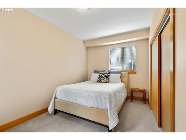 $1,085,000 | 7604 South Hood Avenue, Portland, OR 97219