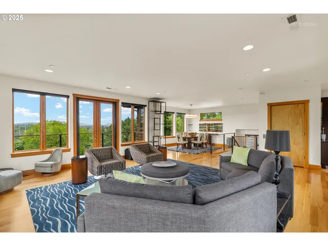 $1,085,000 | 7604 South Hood Avenue, Portland, OR 97219