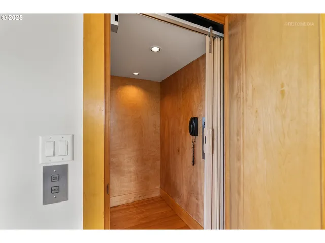 $1,085,000 | 7604 South Hood Avenue, Portland, OR 97219