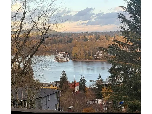 $1,085,000 | 7604 South Hood Avenue, Portland, OR 97219