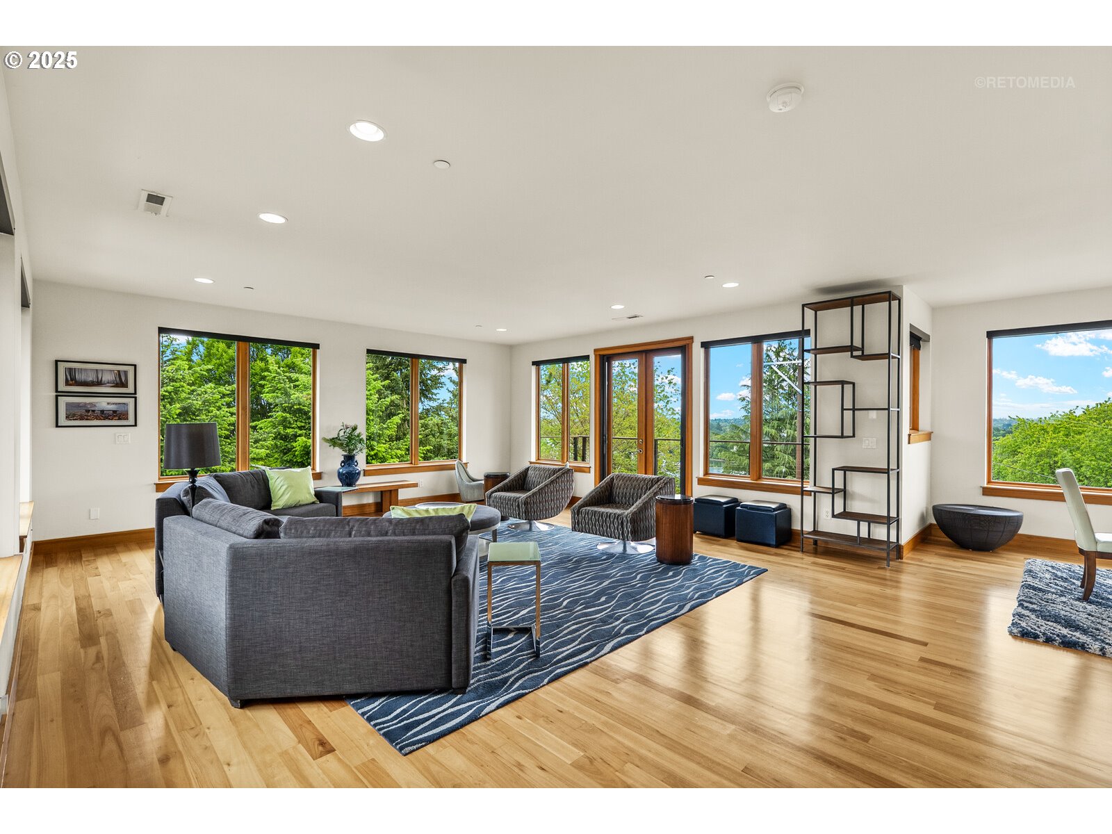 7604 South Hood Avenue Portland, OR 97219 - Photo 4 of 43