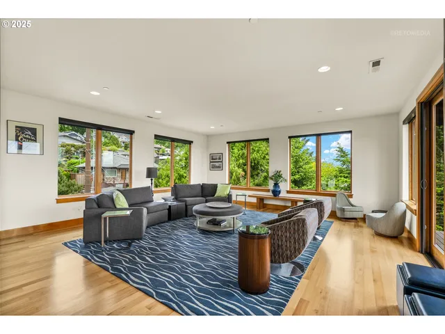 $1,085,000 | 7604 South Hood Avenue, Portland, OR 97219