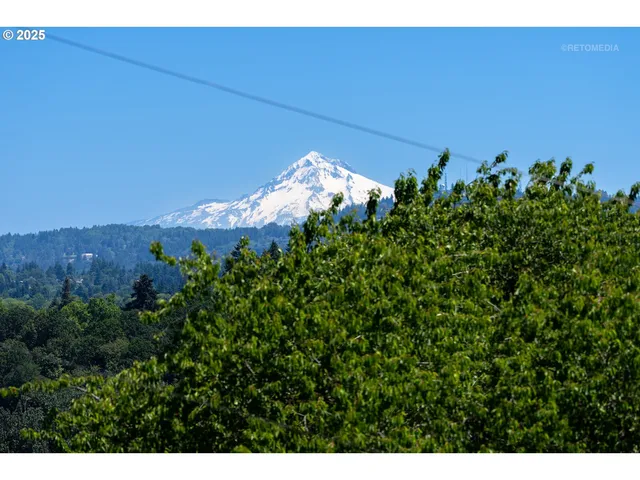 $1,085,000 | 7604 South Hood Avenue, Portland, OR 97219