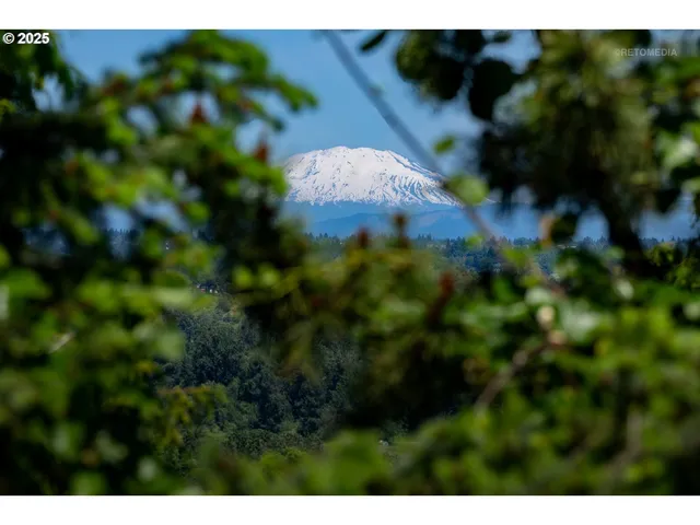 $1,085,000 | 7604 South Hood Avenue, Portland, OR 97219