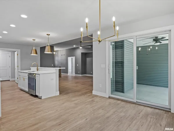 $425,000 | 1701 Ambleside Drive, Springfield, IL 62711