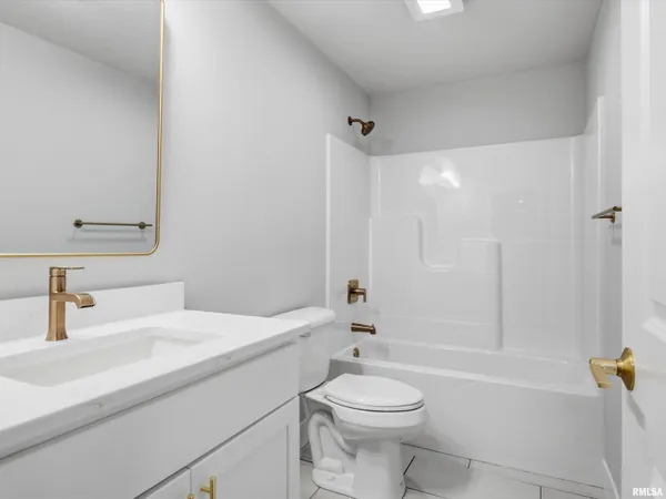 $425,000 | 1701 Ambleside Drive, Springfield, IL 62711