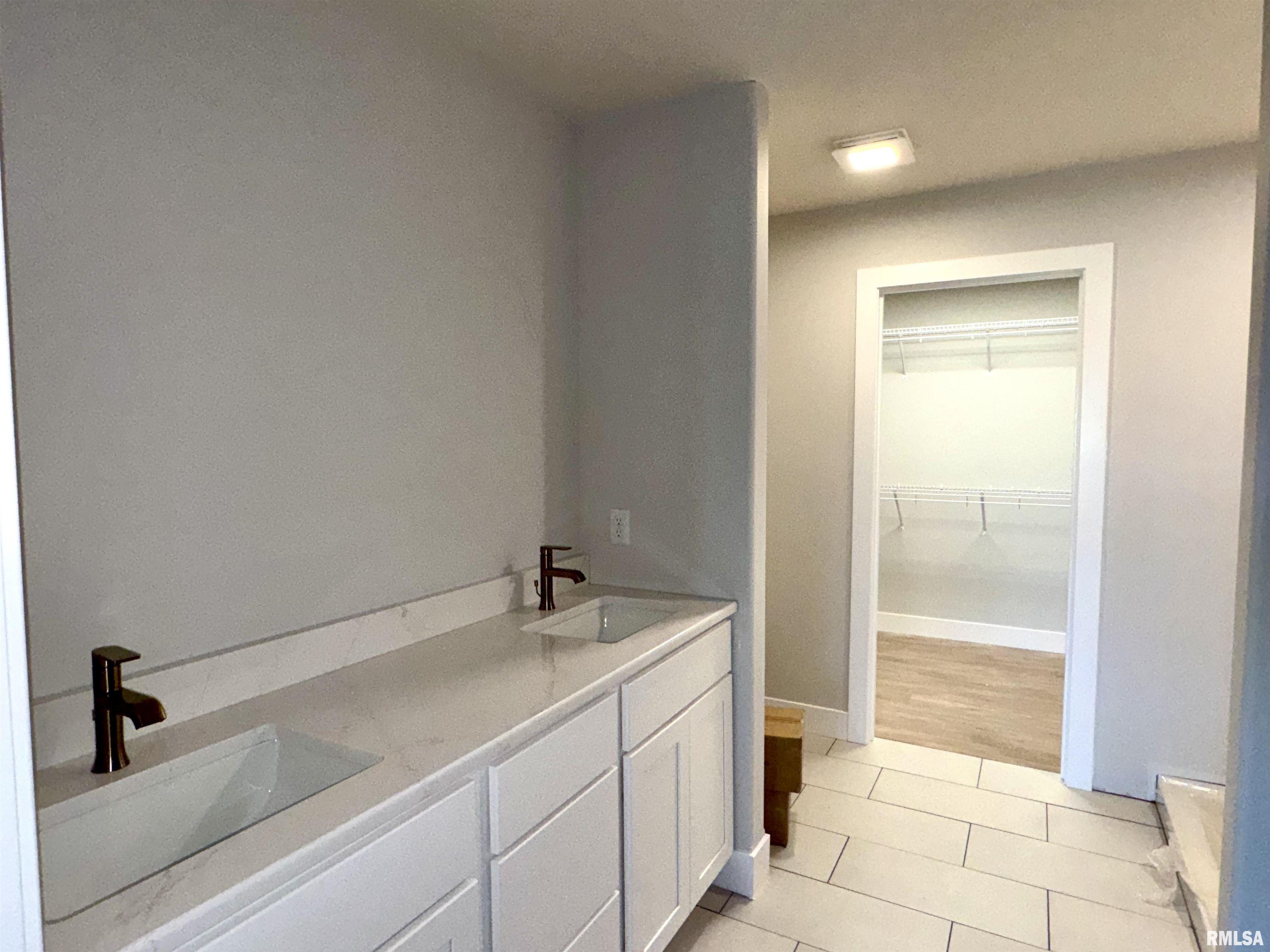 1701 Ambleside Drive Springfield, IL 62711 - Photo 10 of 35