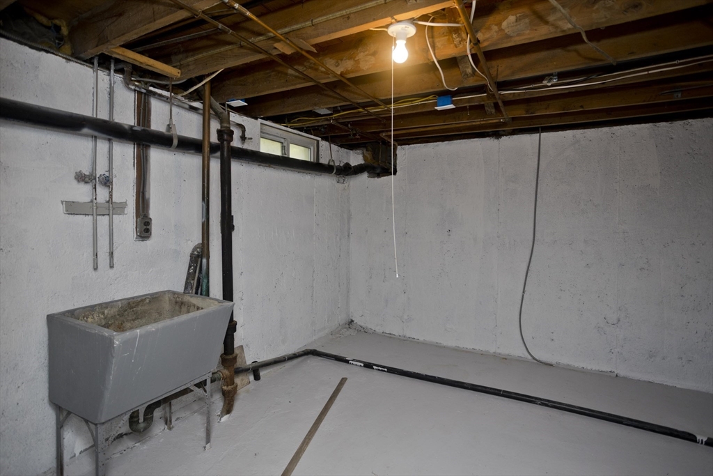 38 Westbrook Road South Hadley, MA 01075 - Photo 34 of 40 Gallery Image 34