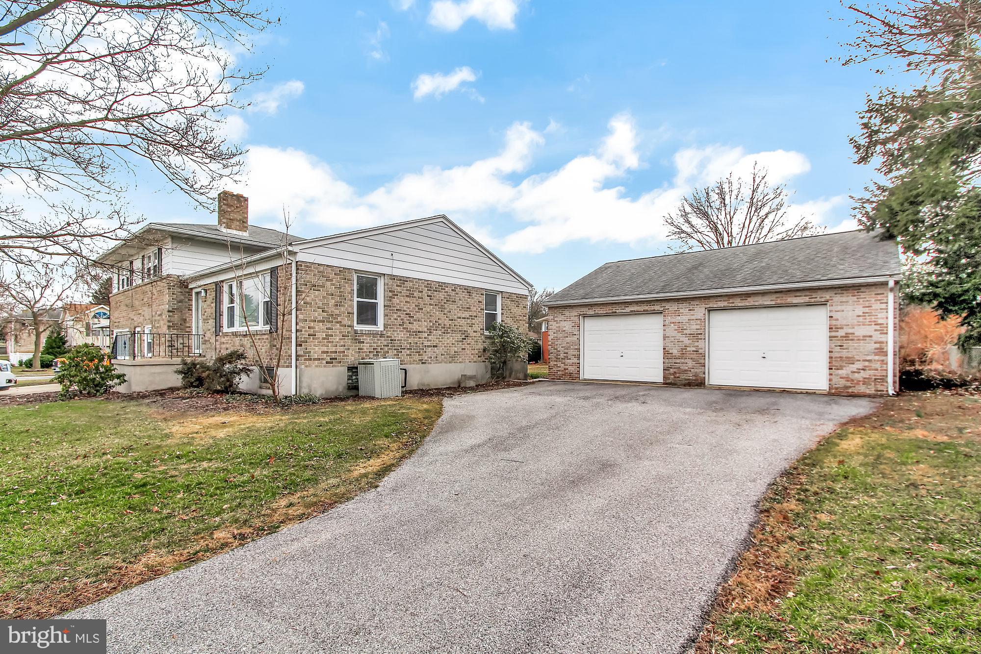 700 Stoverstown Road York, PA 17408 - Photo 3 of 24