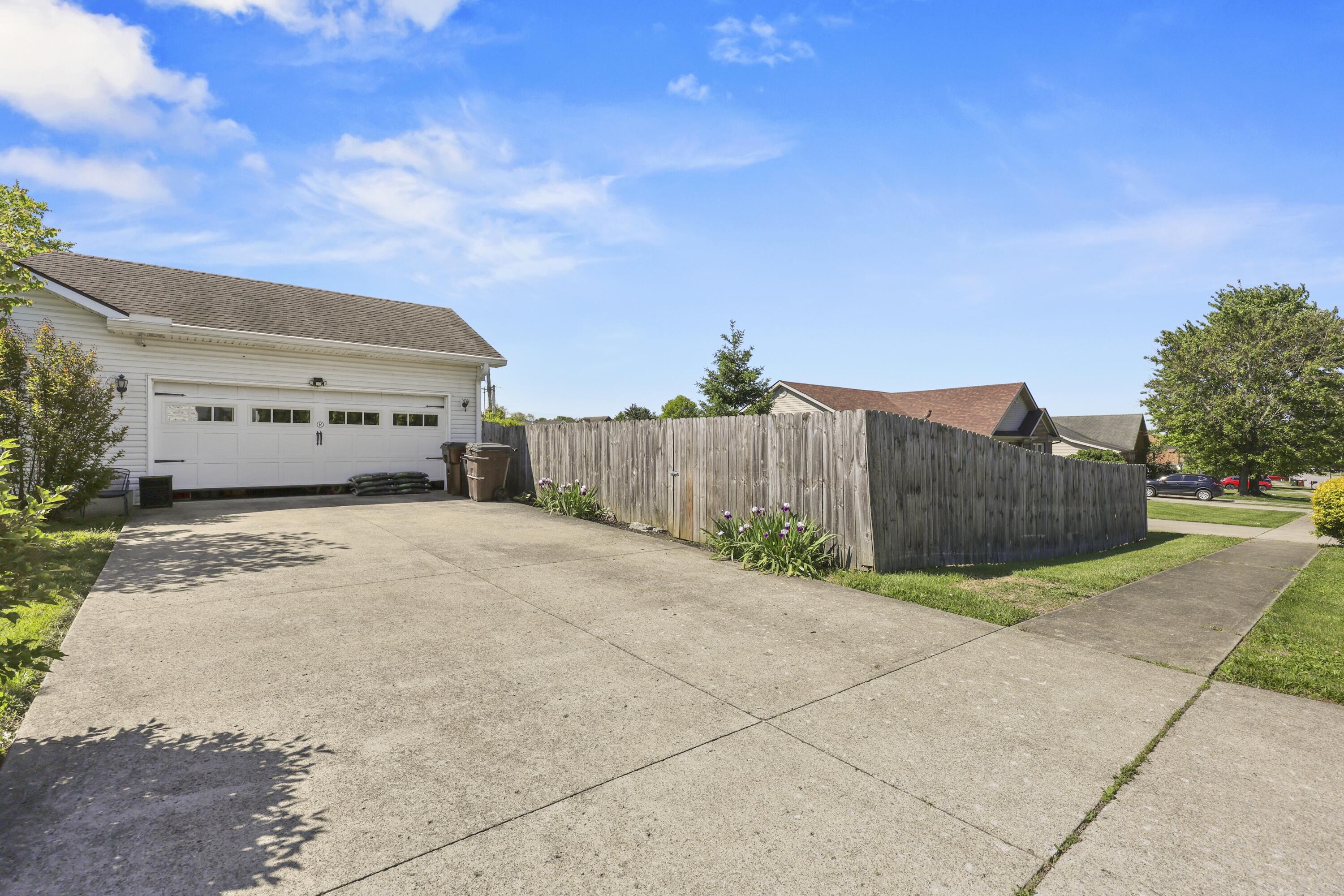 913 Meadow Hill Road Paris, KY 40361 - Photo 4 of 33 139A2316