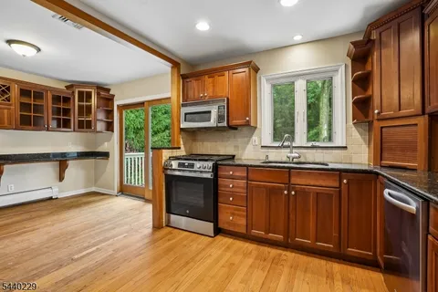 $945,000 | 63 Edgewood Drive, Florham Park, NJ 07932