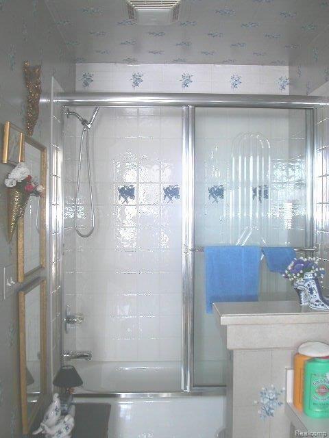 10170 Hawthorne Ridge Road, Unit 38 Goodrich, MI 48438 - Photo 19 of 20 master bath