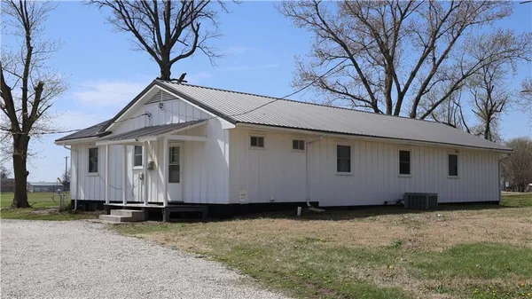 $305,000 | 13975 Northwest 31st Highway, Garnett, KS 66032