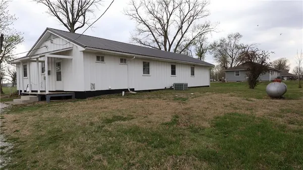 $305,000 | 13975 Northwest 31st Highway, Garnett, KS 66032