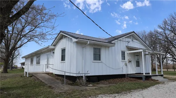 $305,000 | 13975 Northwest 31st Highway, Garnett, KS 66032