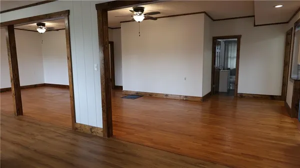 $305,000 | 13975 Northwest 31st Highway, Garnett, KS 66032