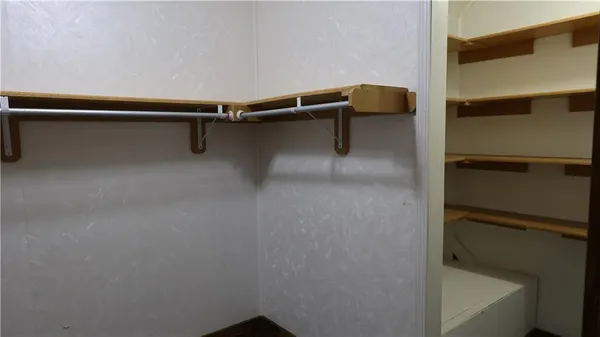 $305,000 | 13975 Northwest 31st Highway, Garnett, KS 66032