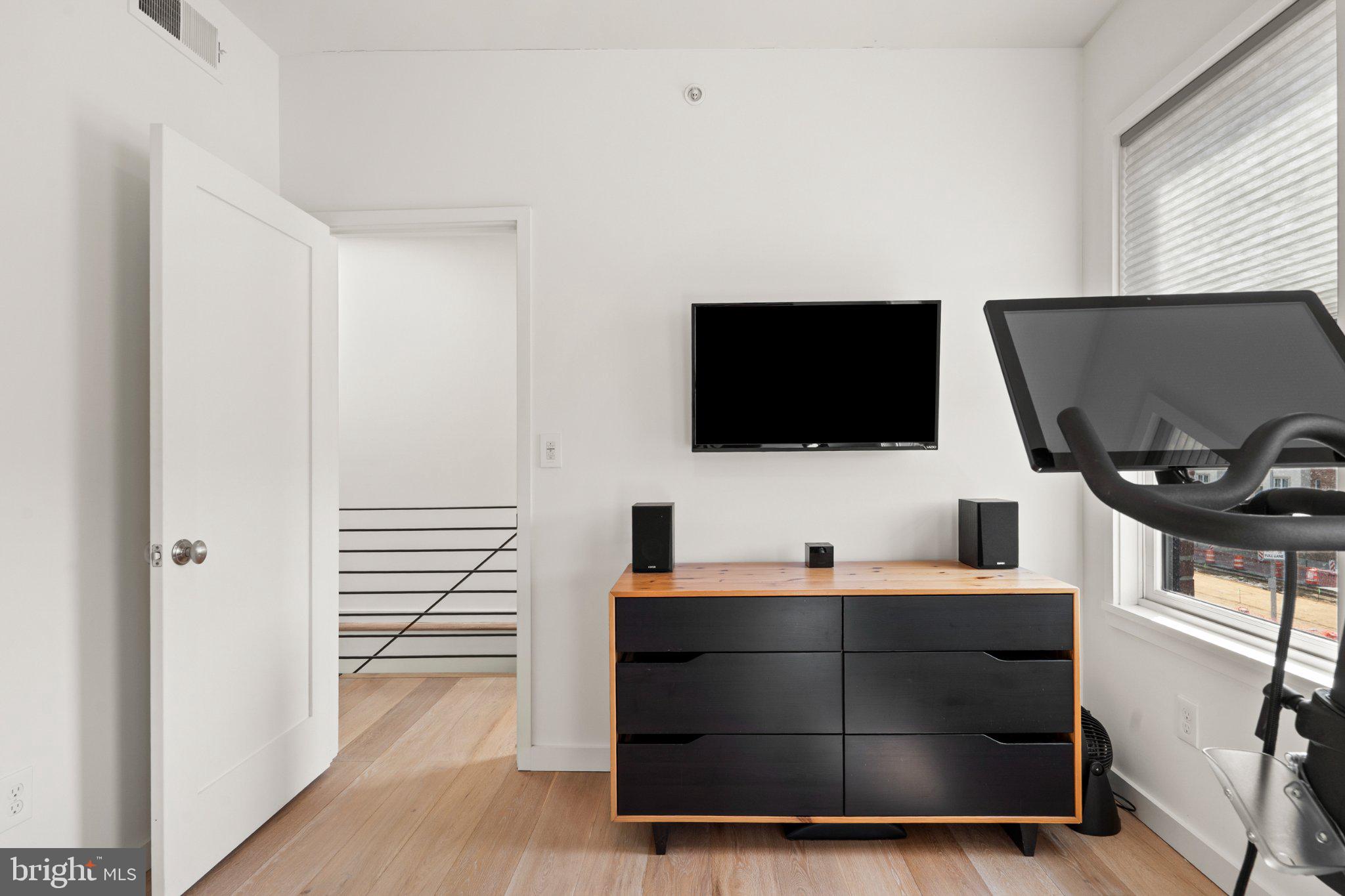 116 League Street Philadelphia, PA 19147 - Photo 20 of 30 Modern space with sleek design.