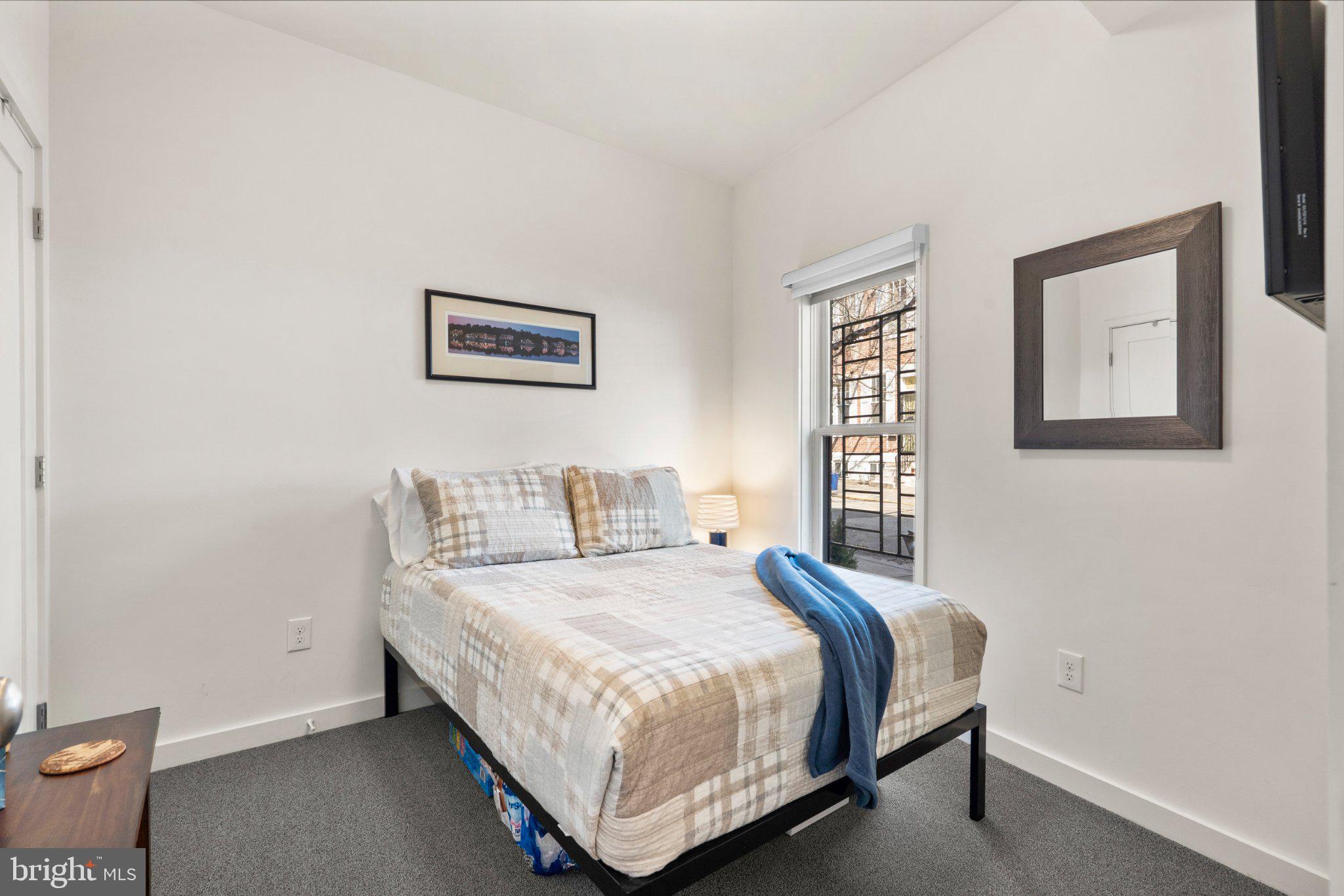 116 League Street Philadelphia, PA 19147 - Photo 23 of 30 Cozy retreat with natural light.