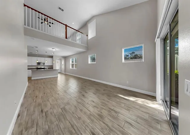 a view of empty room with window