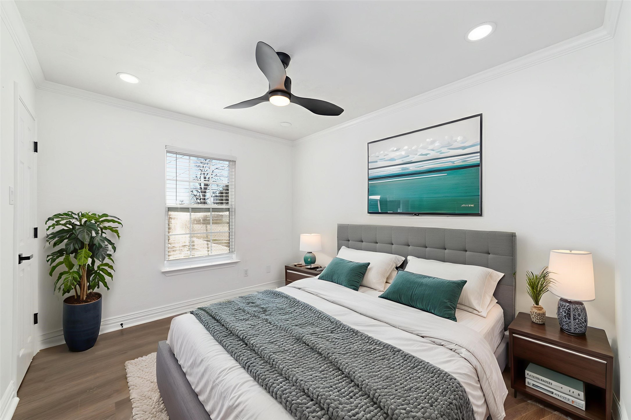 802 East 33rd Street Houston, TX 77022 - Photo 14 of 20 Bedroom 2 **VIRTUALLY STAGED**