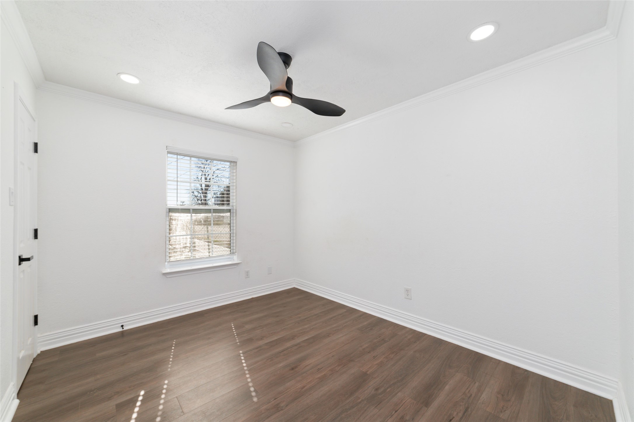 802 East 33rd Street Houston, TX 77022 - Photo 15 of 20 Bedroom 2