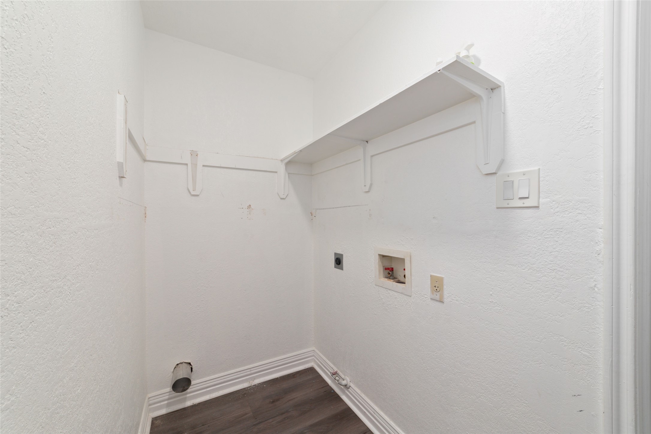 802 East 33rd Street Houston, TX 77022 - Photo 17 of 20 Laundry Room