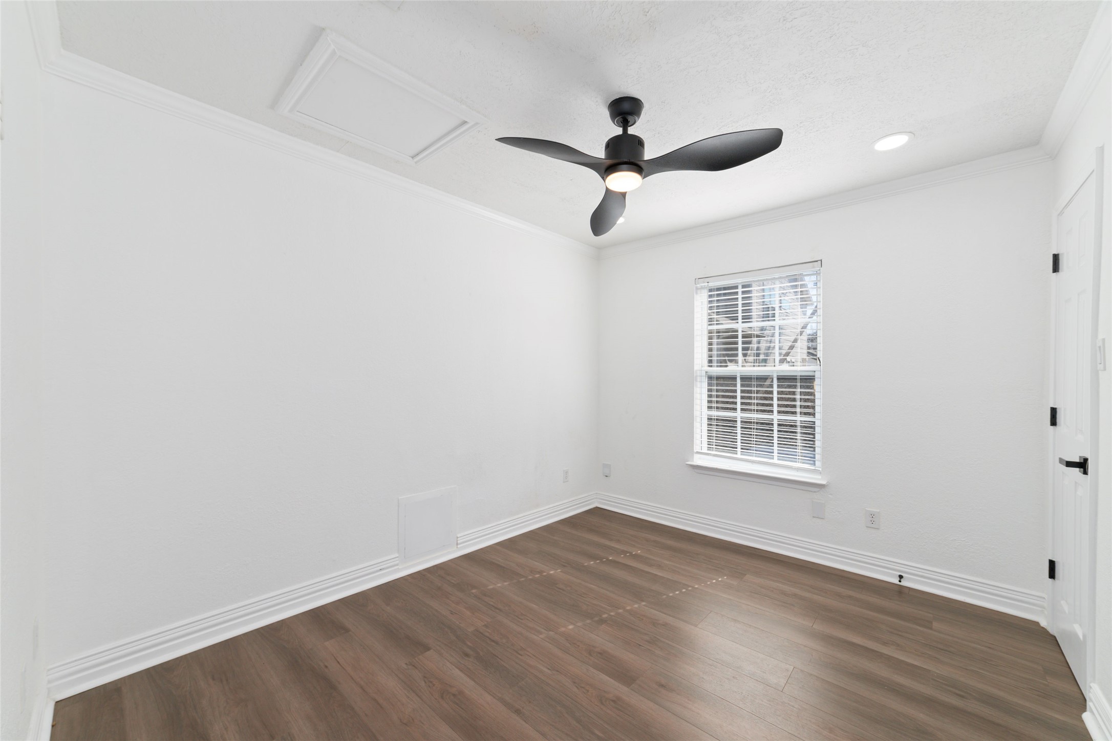 802 East 33rd Street Houston, TX 77022 - Photo 19 of 20 Bedroom 3