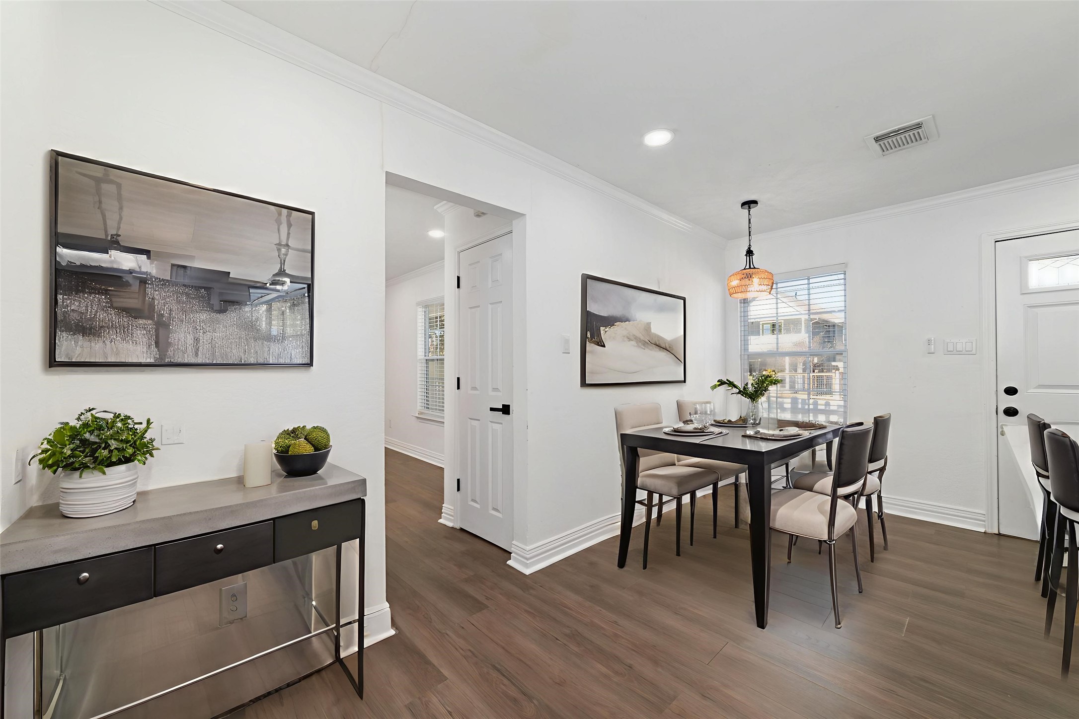 802 East 33rd Street Houston, TX 77022 - Photo 4 of 20 Kitchen area **VIRTUALLY STAGED**