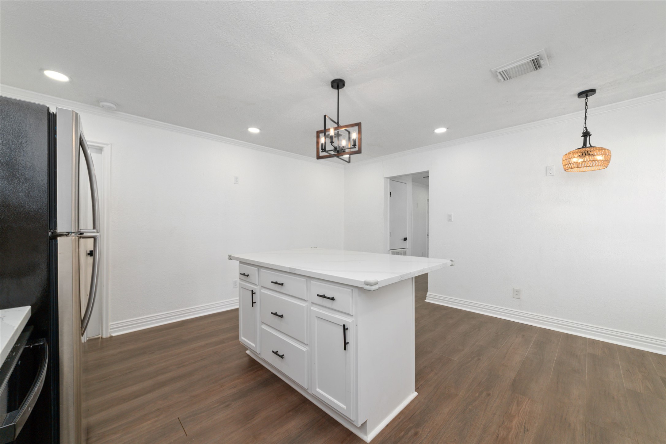 802 East 33rd Street Houston, TX 77022 - Photo 6 of 20