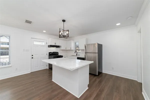 $1,850 | 802 East 33rd Street, Houston, TX 77022