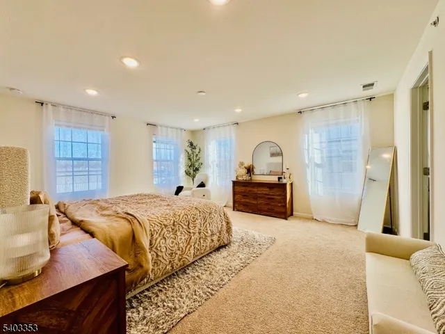 $4,000 | 52 Depot Way, Dunellen, NJ 08812