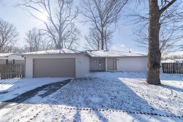 $270,000 | 1127 Hickory Lane, New Castle, IN 47362